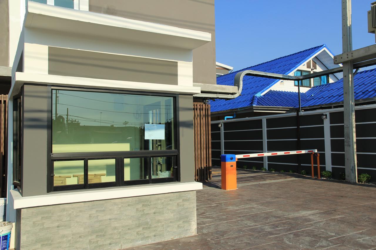 Modernbright Laemchabang Aparthotel Bang Lamung Bagian luar foto
