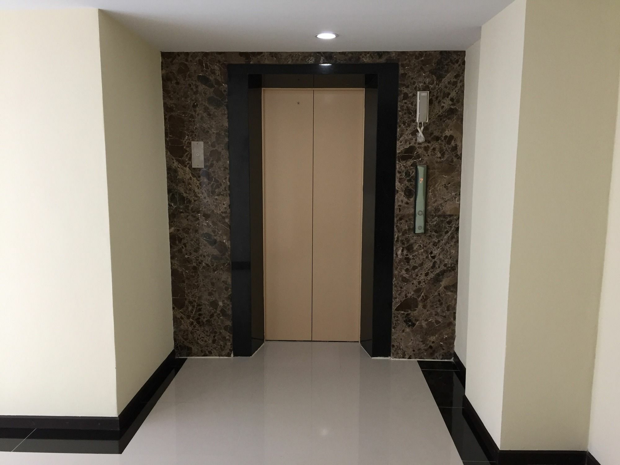 Modernbright Laemchabang Aparthotel Bang Lamung Bagian luar foto