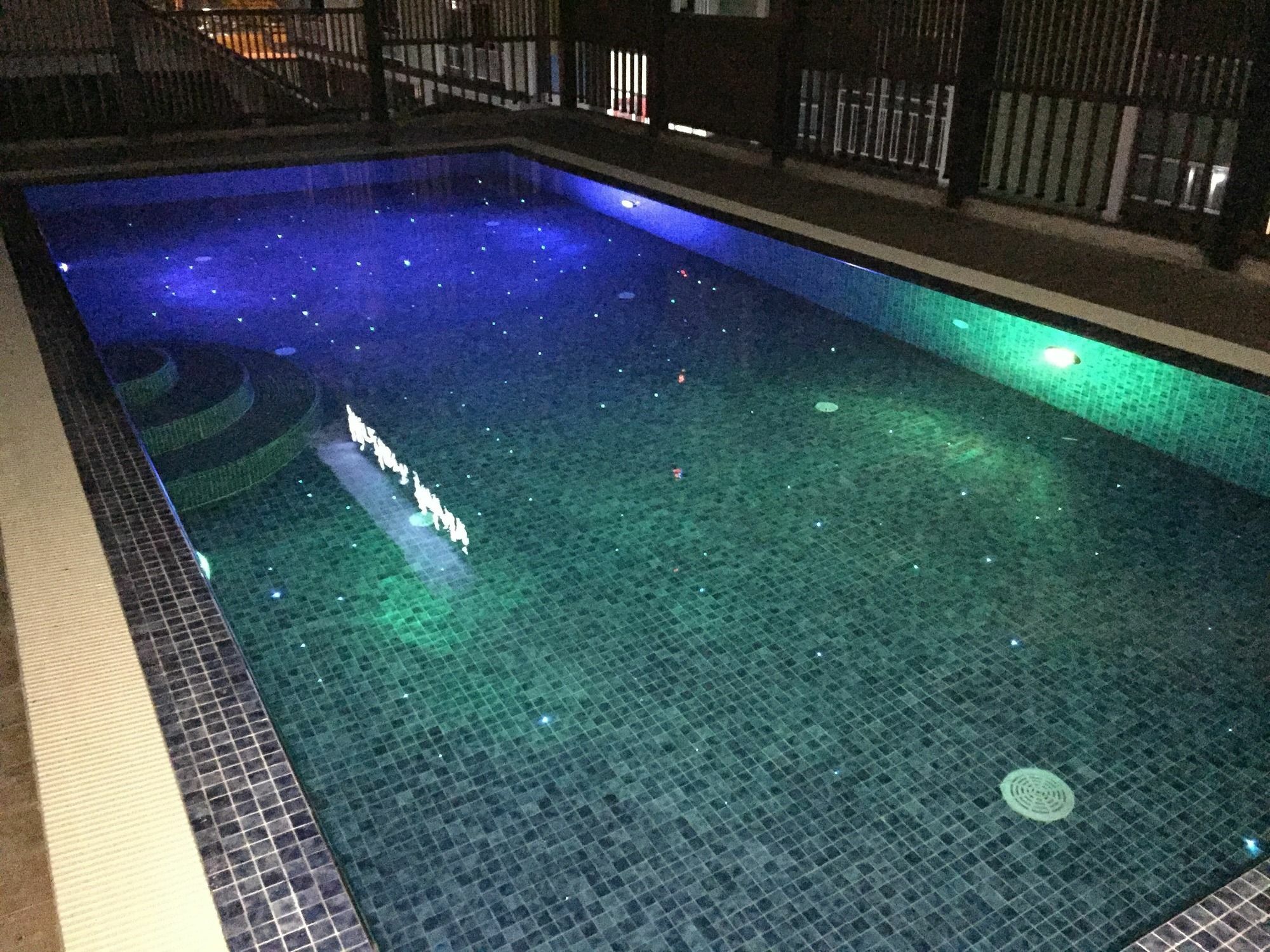 Modernbright Laemchabang Aparthotel Bang Lamung Bagian luar foto