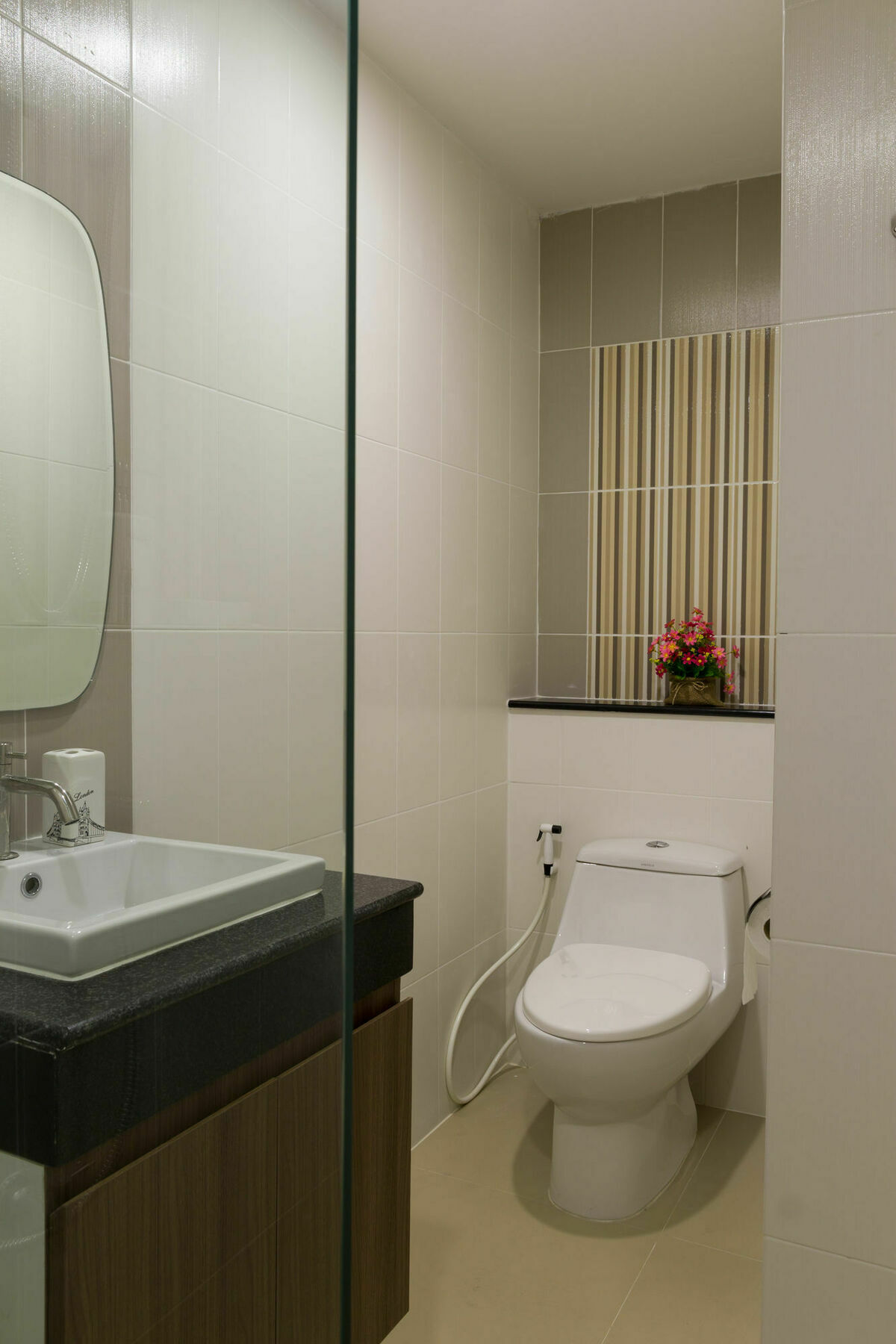 Modernbright Laemchabang Aparthotel Bang Lamung Bagian luar foto