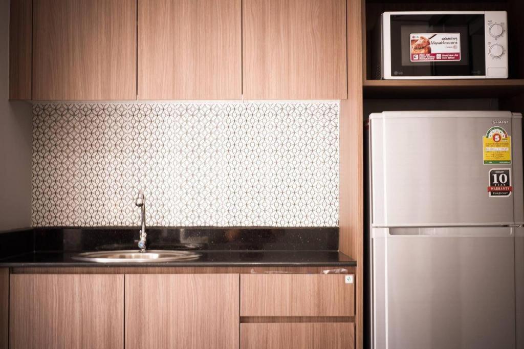 Modernbright Laemchabang Aparthotel Bang Lamung Bagian luar foto